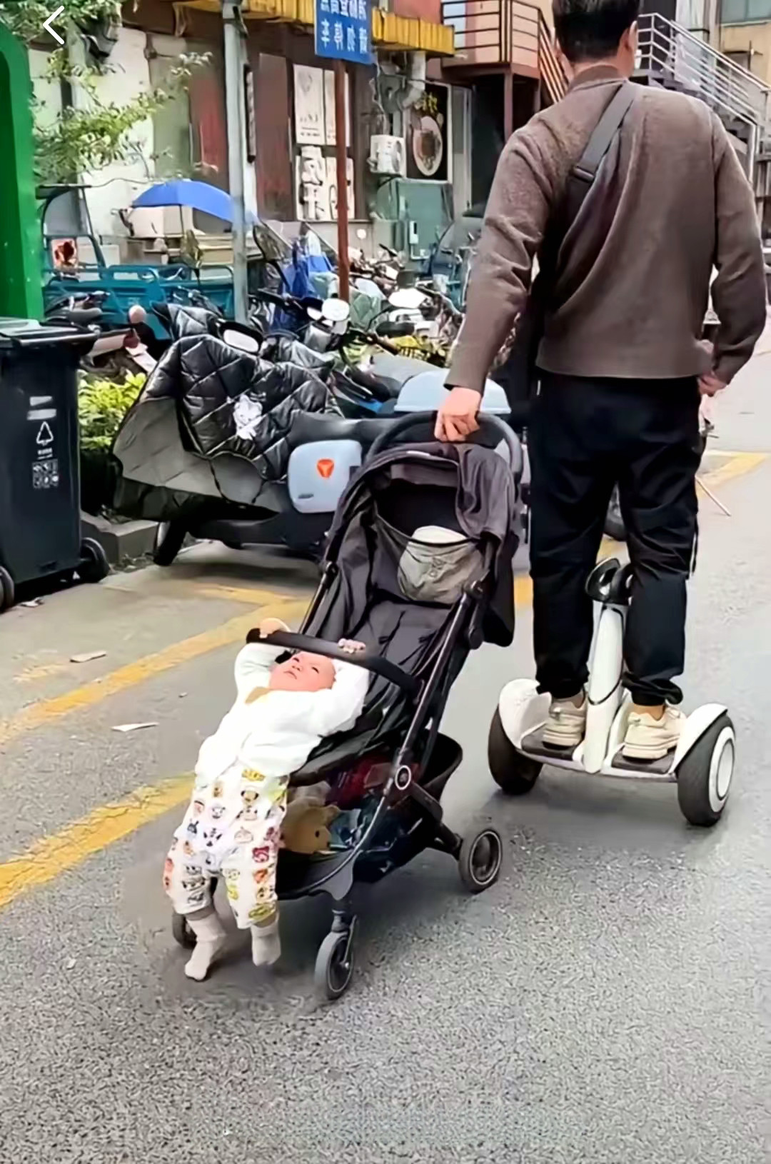 爸爸带娃，没掉就行​​​