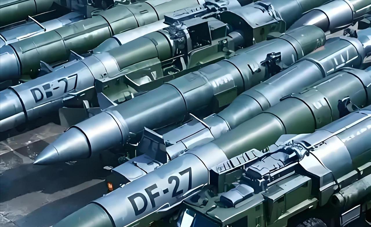 美军太平洋舰队模拟指挥室里，红色警报骤然炸响，一个高速目标以10马赫的速度，像闪