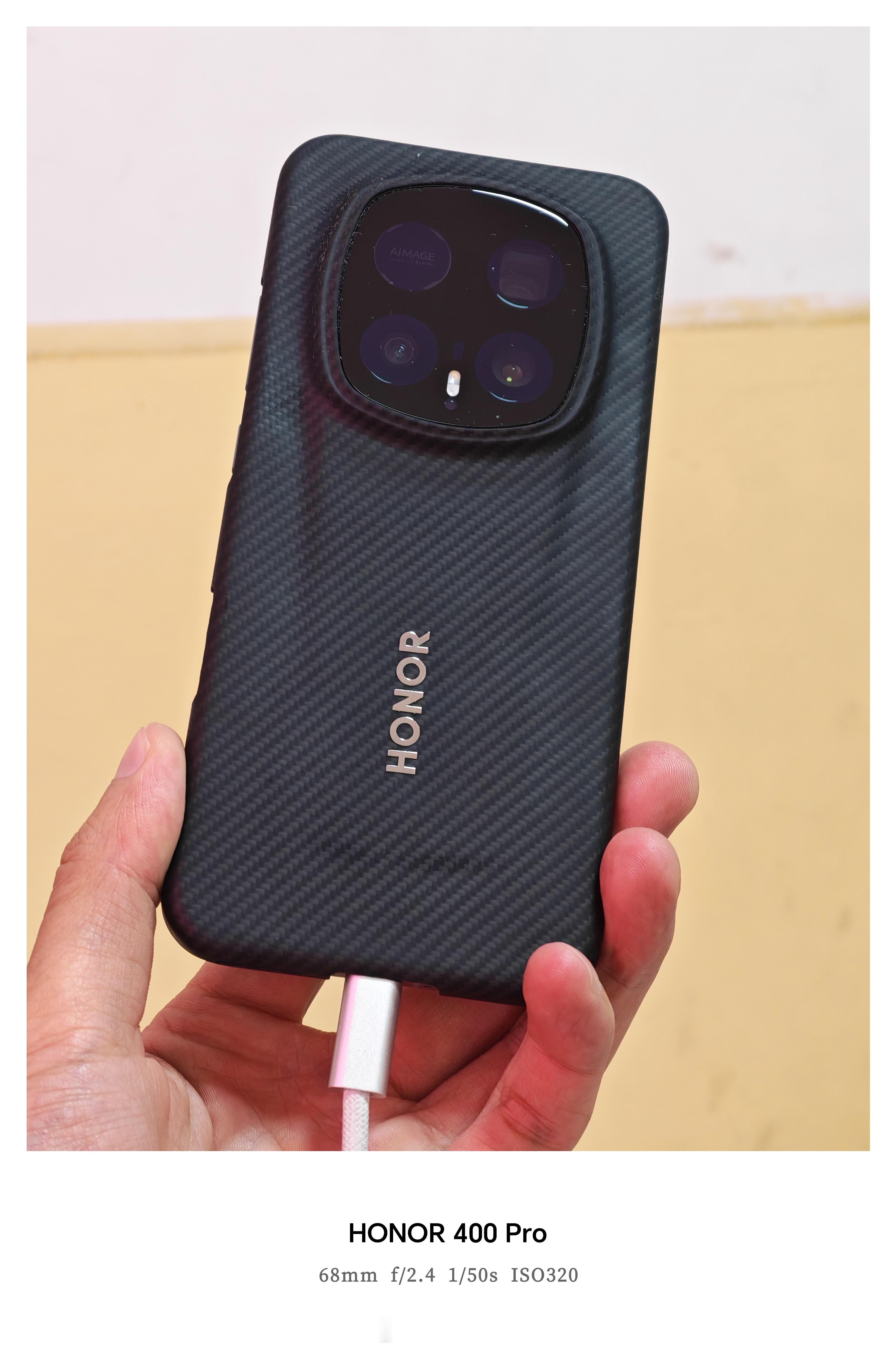 这下终于可以让大家知道我用的是荣耀Magic8RSR保时捷设计了。