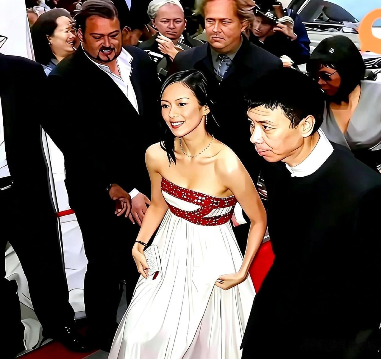 2006年多伦多《夜宴》首映，章子怡白裙耀眼，冯小刚这眼神太抢戏。近二十年过去，