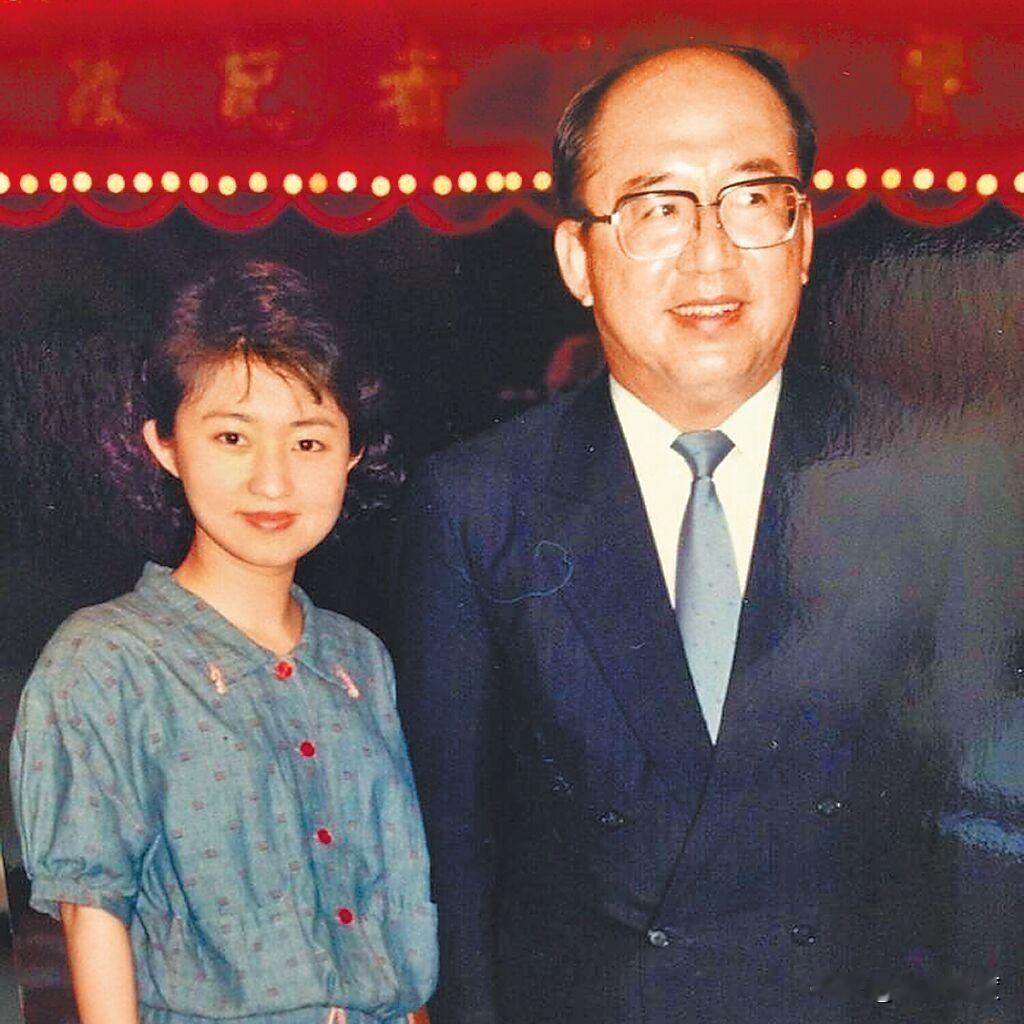 郝龙斌、卢秀燕同日晒出与吴伯雄合照，他的企图心出来了！郝龙斌最近频频拜会王金平