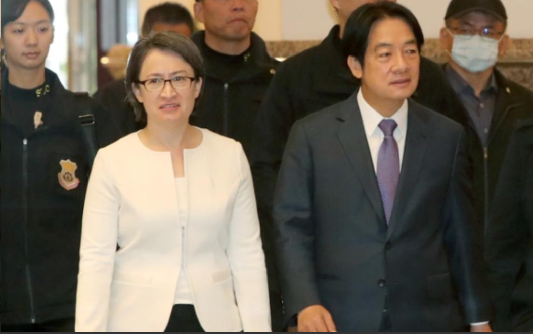 韩国瑜发文改变对台称呼，绿媒妄称是附和中国大陆，要求公开解释。这事儿说起来可