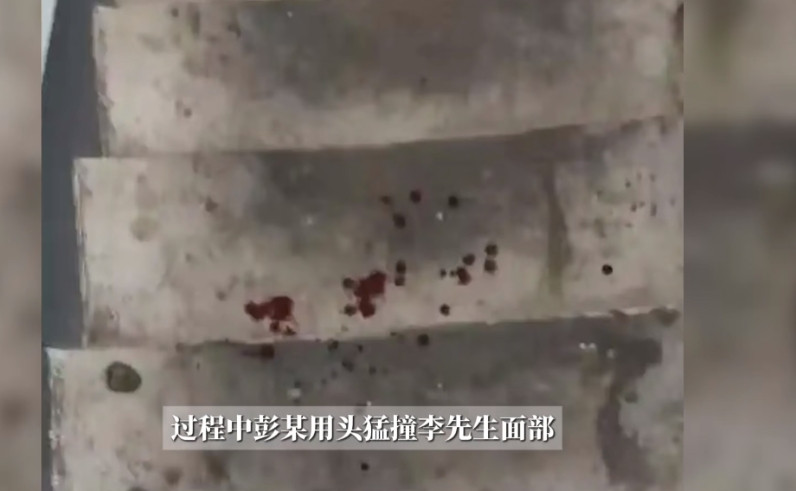 “大快人心！”近日，湖北武汉，一男子因和邻居遛狗不牵绳，双方爆发了冲突和争执，邻