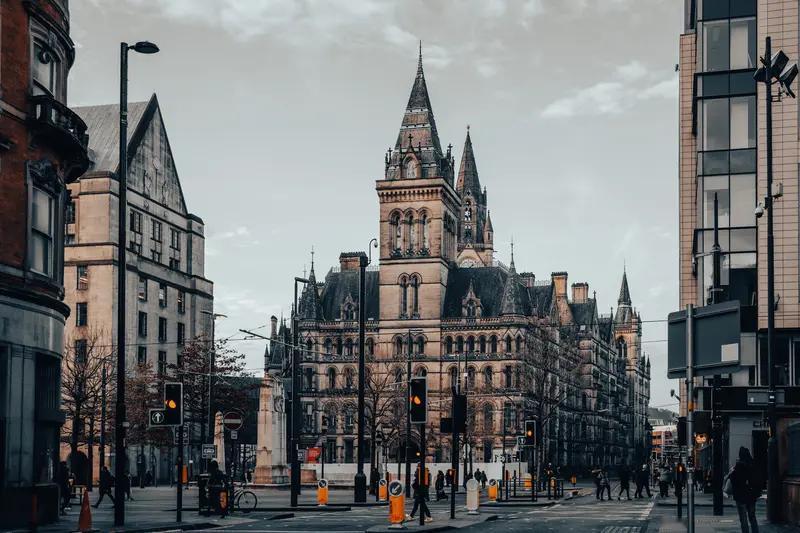 英超争冠这戏码越来越有看头了！之前阿森纳4比1把热刺打得找不着北，积分榜甩开曼城