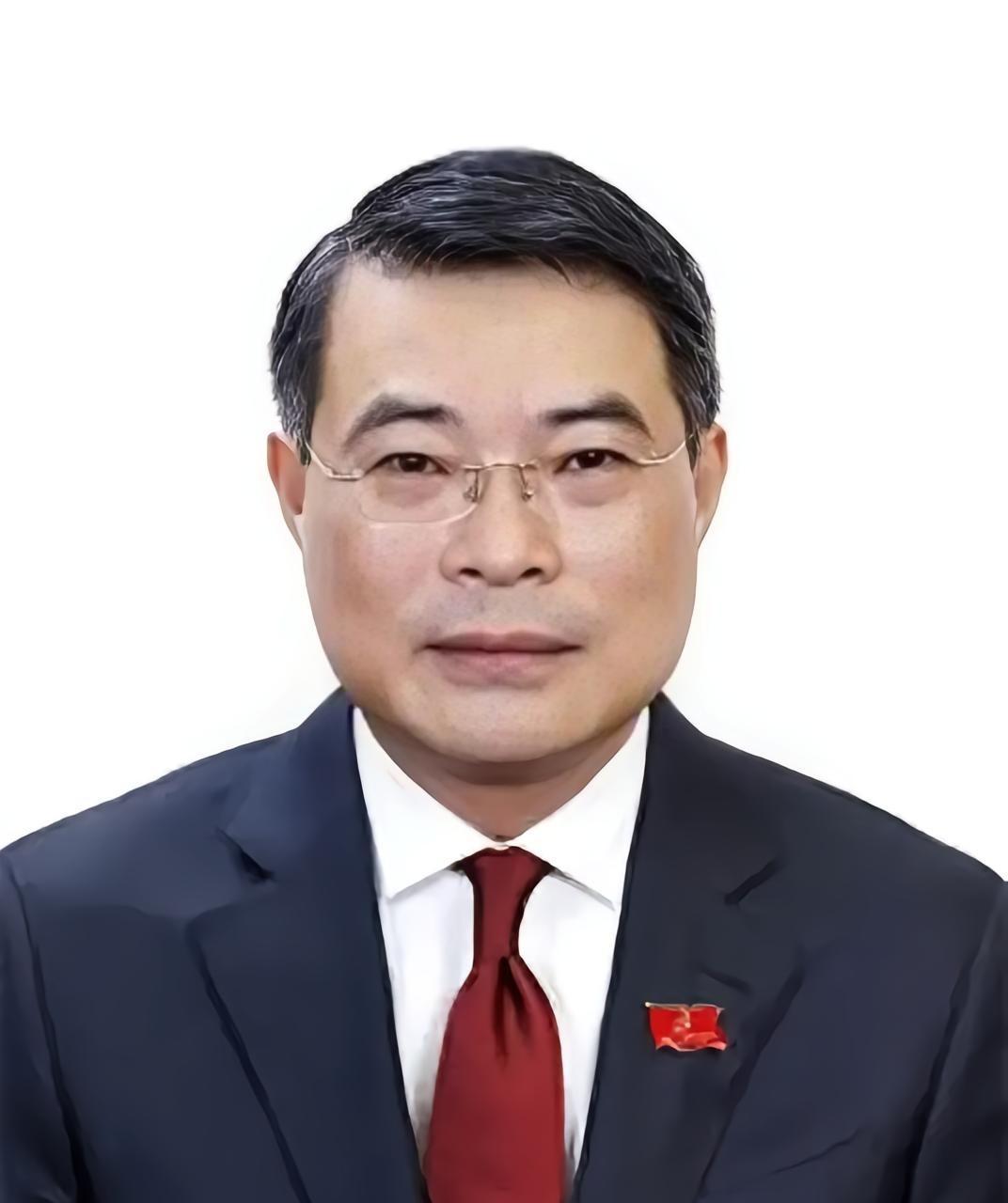 越南高官被边缘化，老对手下场凄凉，新领导掌权后变局悬疑。越南有个叫黎明兴的部长