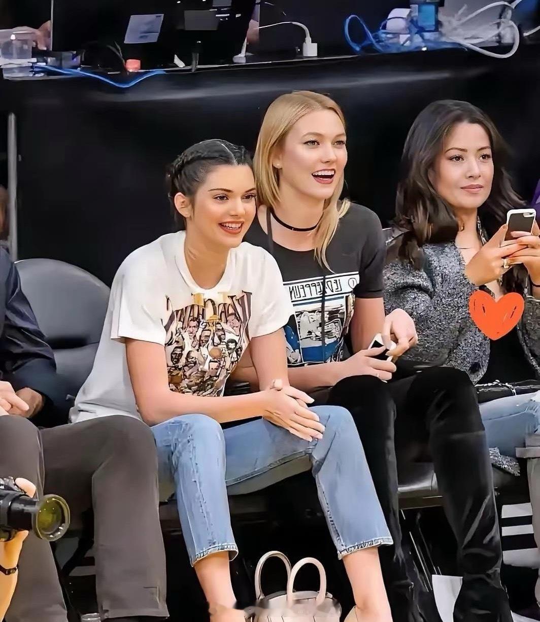 肯豆.詹娜，卡戴珊家族里最成功的女人。她拥有顶级的颜值和身材，年纪轻轻就跻身欧美