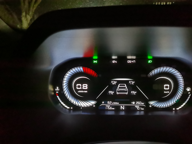 四代帝豪旗舰版说说这车的体验，跑了700公里现在8个油，磨合期到了应该还能下降