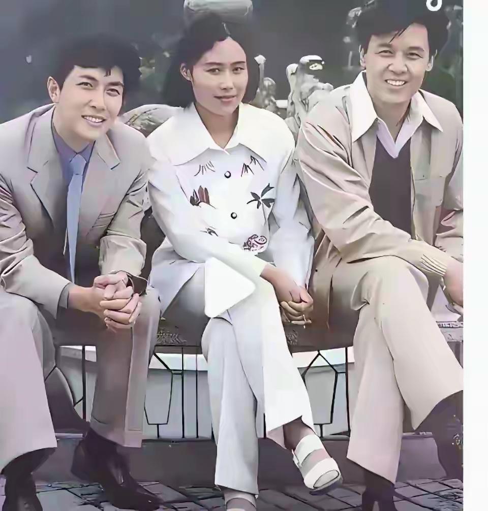 这张照片里，能认出三位艺术家的，说明你也老了