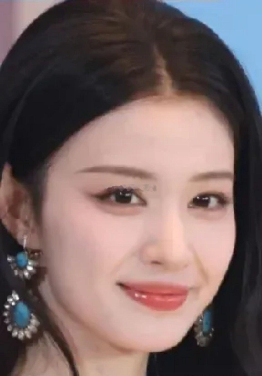 继迪丽热巴之后，红毯女神估计就得是王楚然了吧。杨幂年纪大了胶原蛋白没了。以前还怀