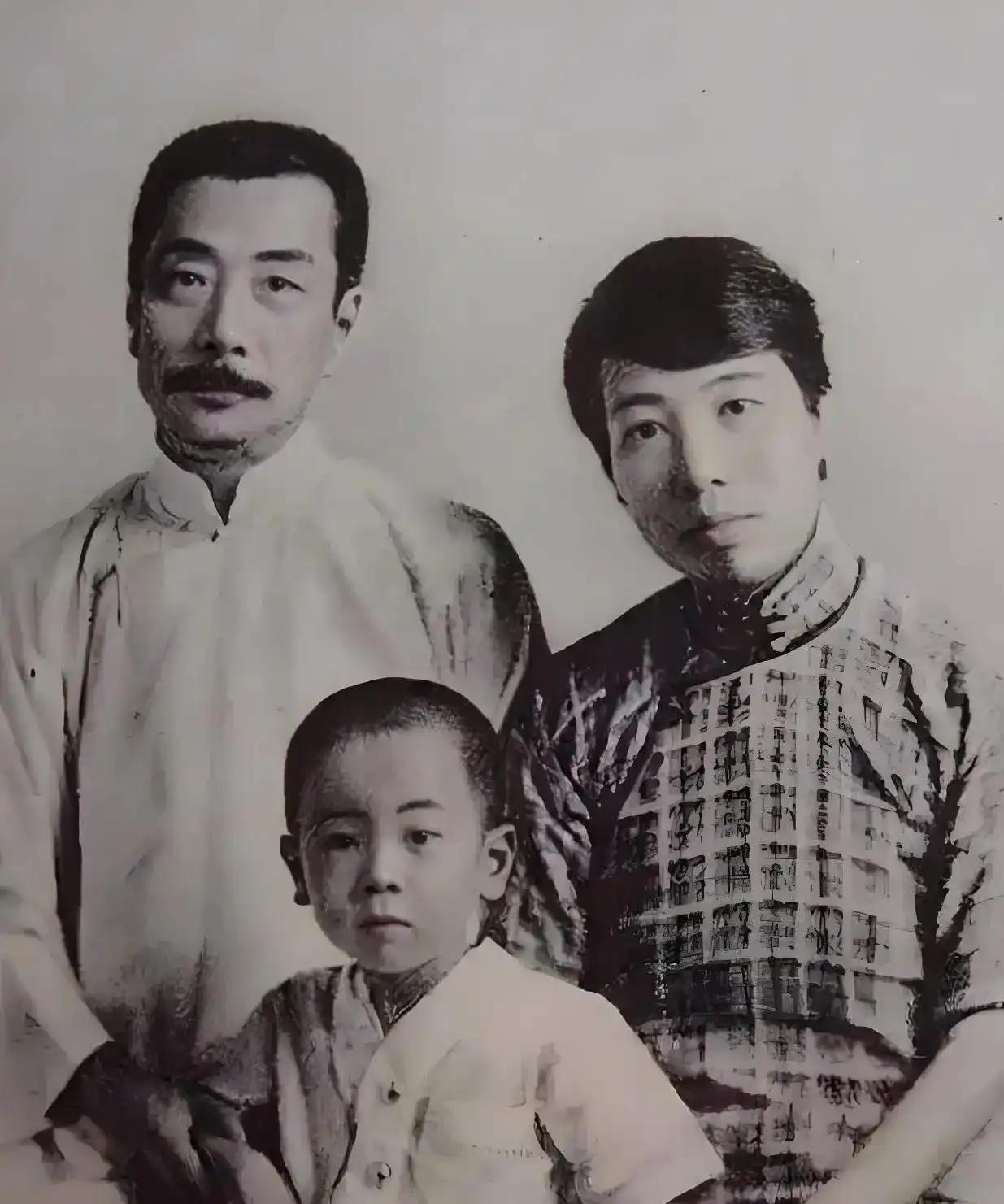 1929年，鲁迅避孕失败，一直想丁克的他，看到儿子第一眼，忍不住撇嘴说："臭小子