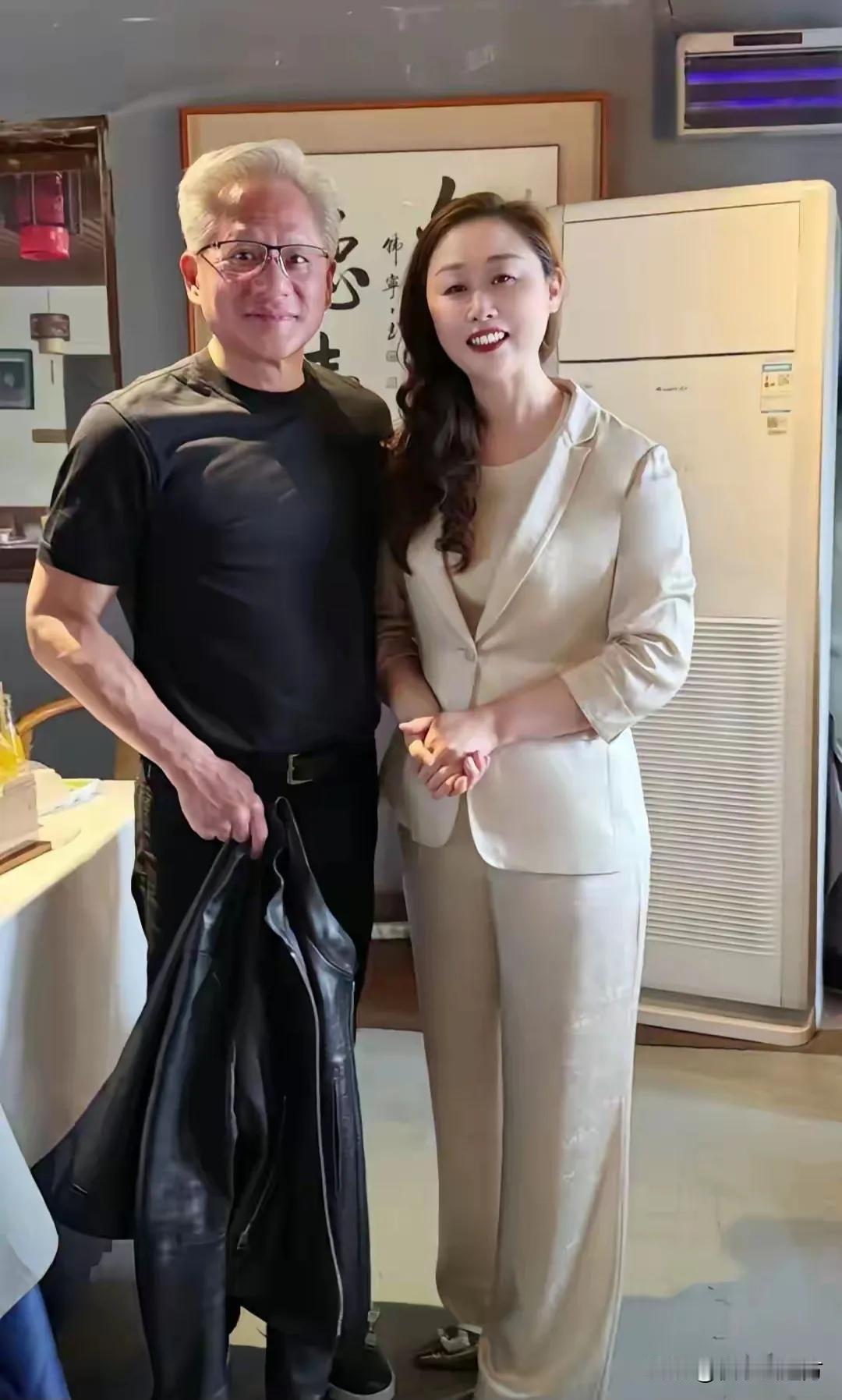 穿皮衣的科技圈大佬，摇身一变成了餐饮界的“带货一哥”？黄仁勋的流量魔力，真是