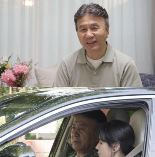 朴英奎病危后首曝娇妻！小25岁神颜老婆被夸"蔡时娜+黛米·摩尔"，网友：这波遗产