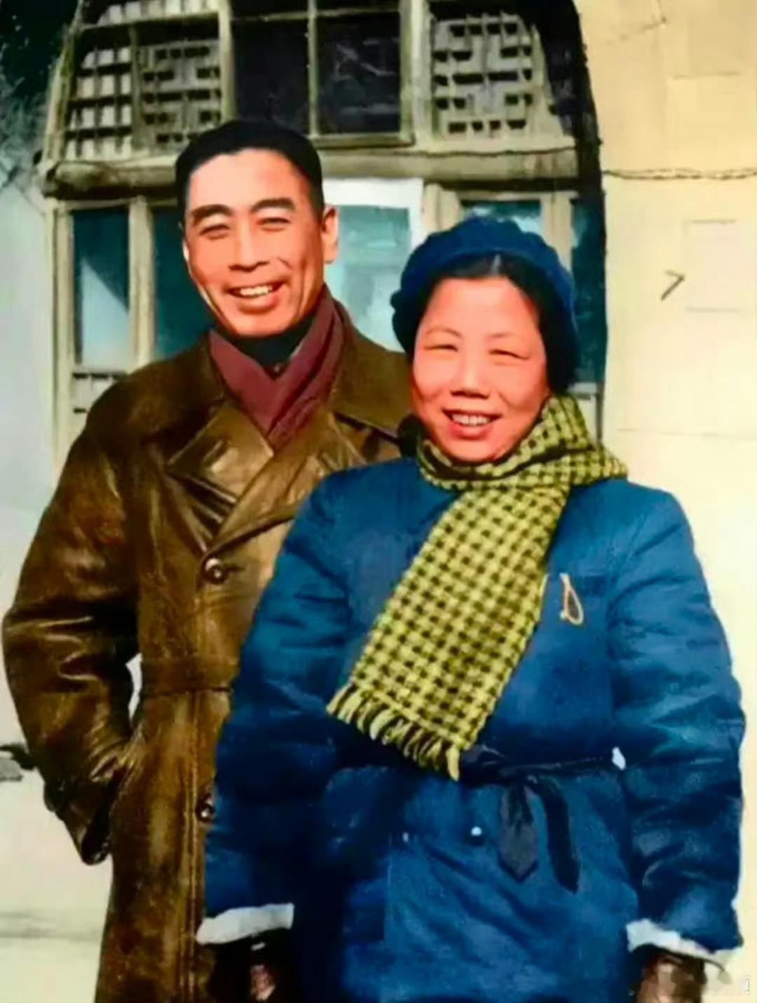 第一次看到这张彩色老照片，这大概就是爱情最好的样子