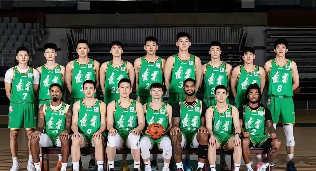 客观分析，结合季前赛表现！CBA新赛季除上海、北京之外。还有两支球队具备争冠实力