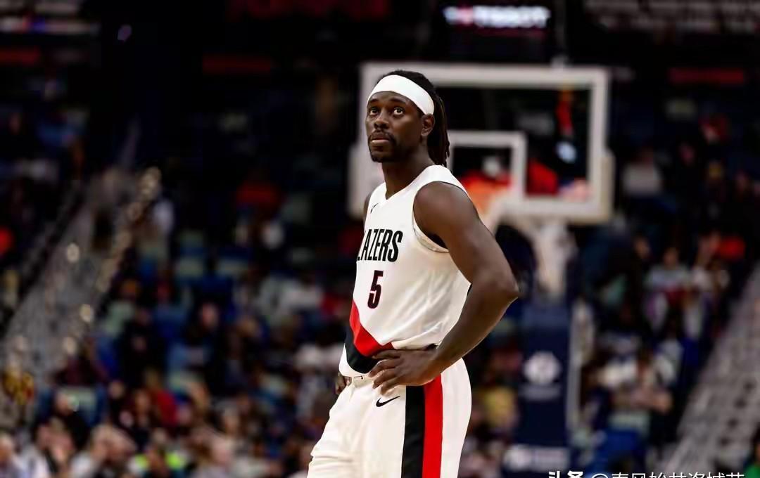 火箭用半支队换霍勒迪？乌度卡正在下一盘被所有人低估的棋。开拓者重建办公室今早