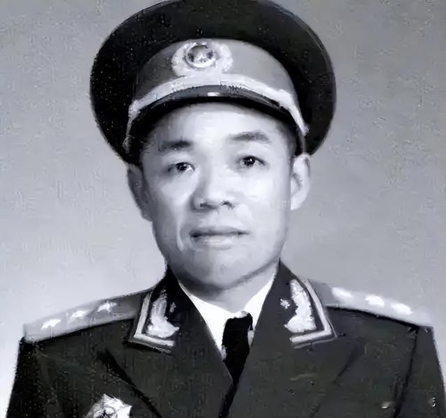 旋风司令韩先楚空降兰州遭集体围攻，副司令当众历数其罪状，韩司令摔笔：将我的保留意