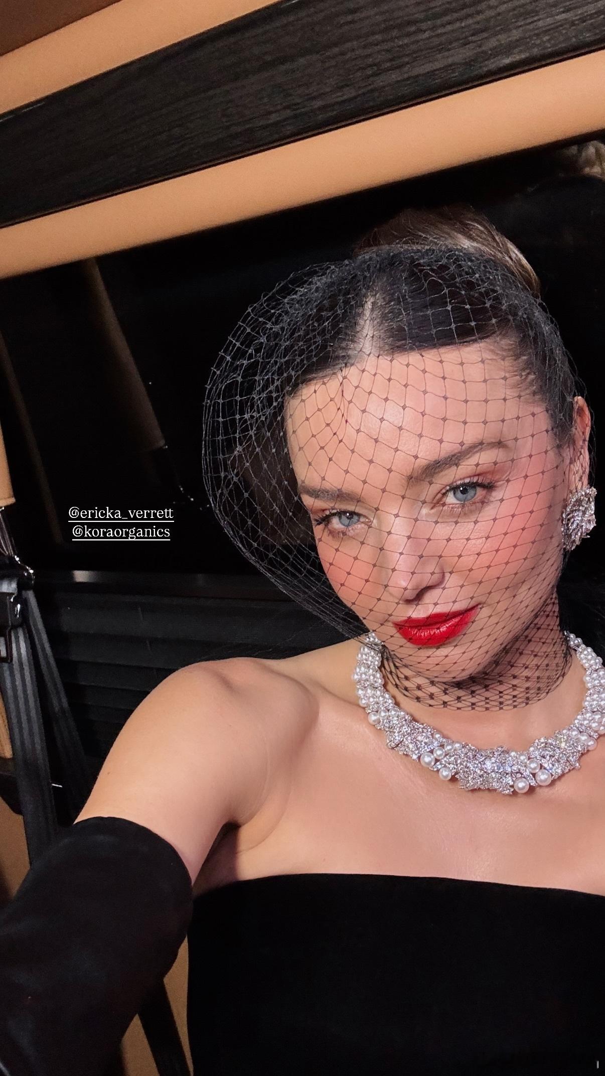 mirandakerr米兰达可儿分享metgala出发照，即将和老公Evan