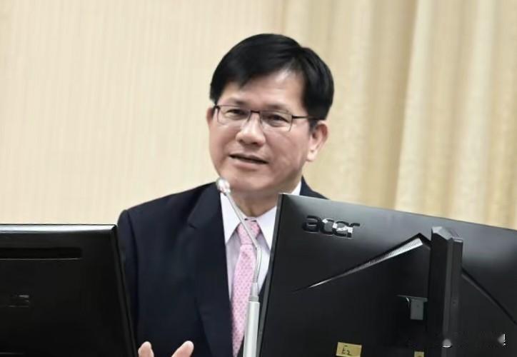 昨天，中国大陆公务船进入太平岛水域执法，这可把台湾民进党当局气坏了。林佳龙迫