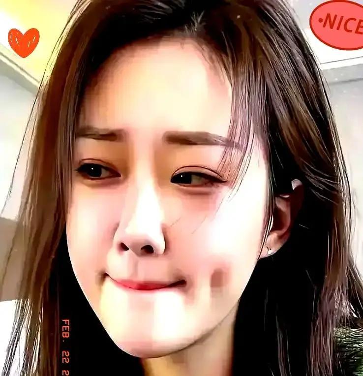 8分钟相亲现场，女生把收入写进简历直接摆桌上。年薪不到30万直接跳过，连招呼