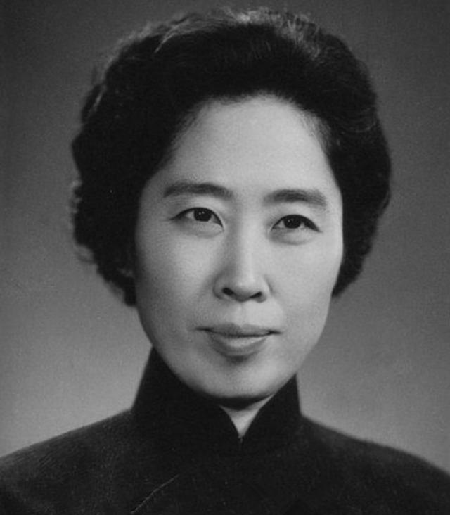 1979年，王光美终于走出了监狱，令她没想到的是，第一个来拜访的人，竟是毛主席昔