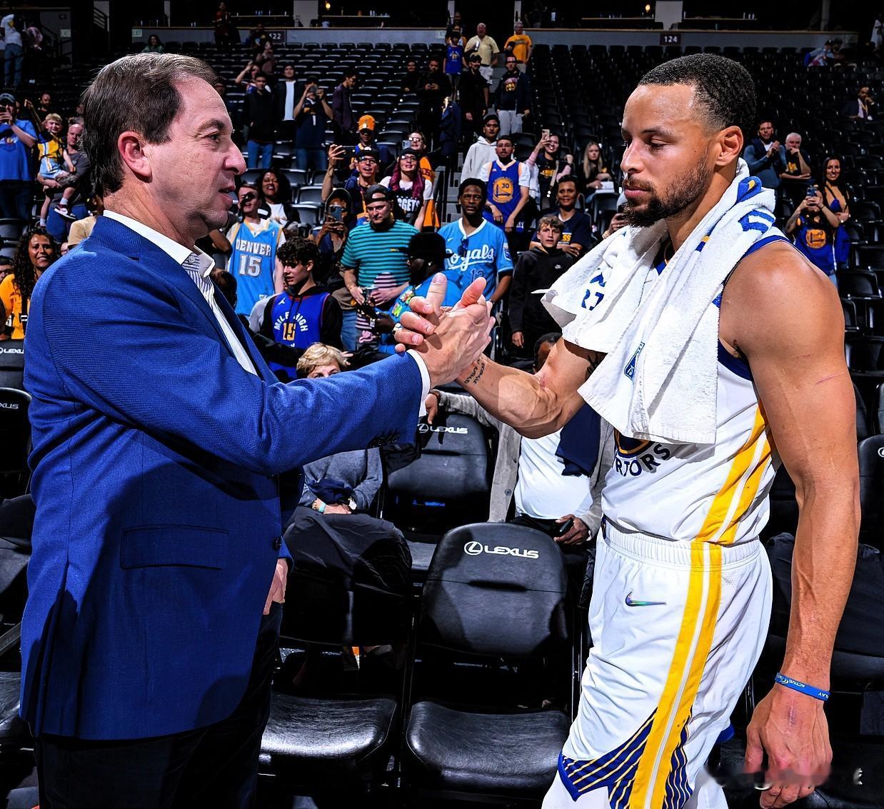 勇士管理层行动真迅速啊！根据记者BrettSiegel的报道，经过今天下午