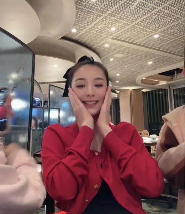 今天父亲节，最开心的就是郭富城了吧！又当爸爸了，59岁迎来第三个孩子。果然他