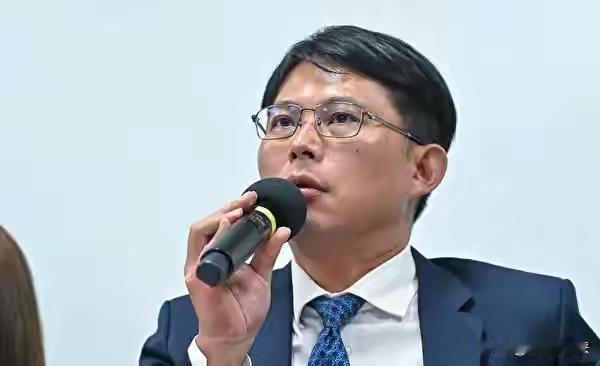 起风了：黄国昌辞任后剑指新北，柯文哲转向助郑丽文再添强援2026年台岛县市