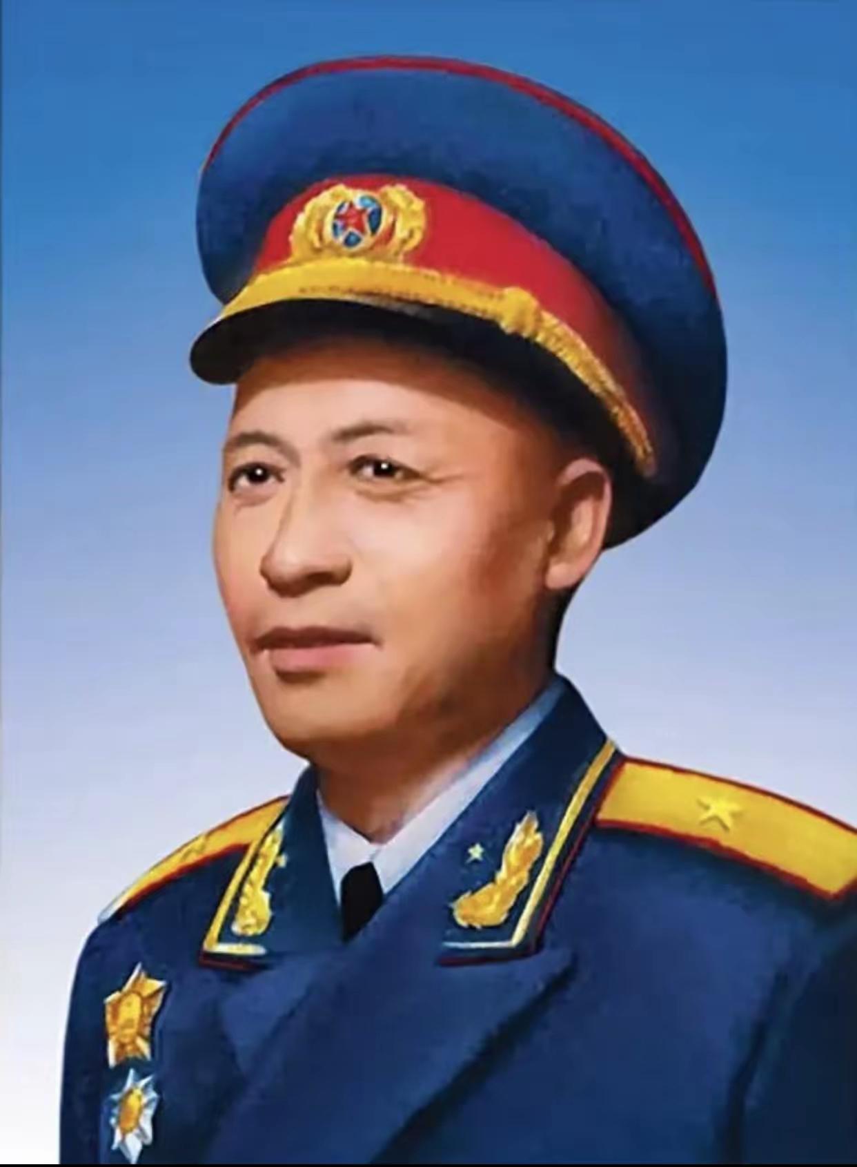 说起开国将帅里家境最丰厚的人，既不是林彪、罗荣桓，也不是大地主出身的赖传珠、将门