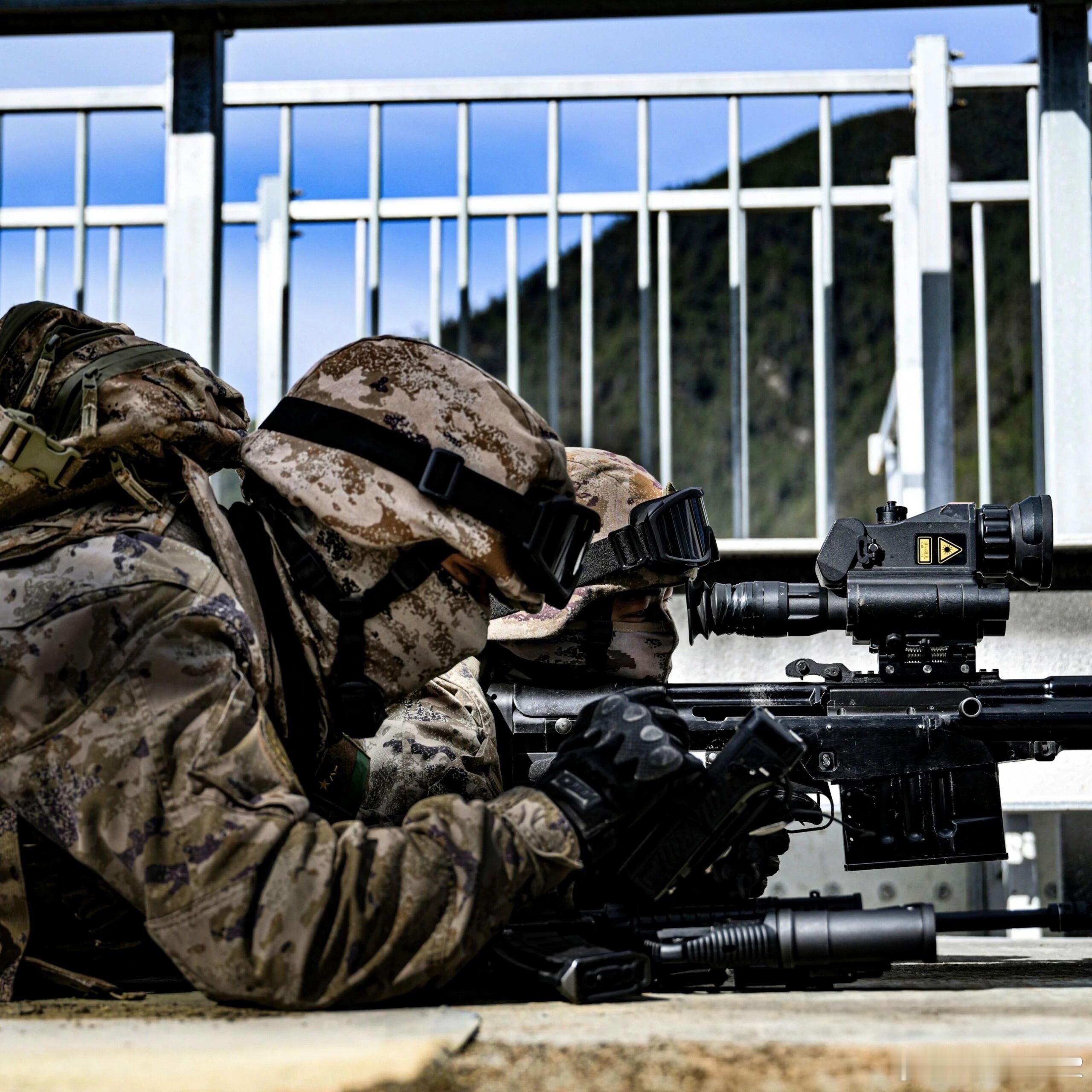 狙击手副手也枪挂榴弹枪挂榴弹主要增强单兵火力、填补手榴弹与迫击炮之间的火力空白。