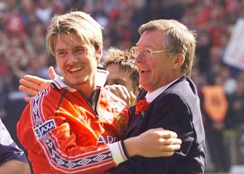 曼联的衰败一切都从弗格森退休说起，那个时候曼联还是老当益壮，更新换代也按部就班的