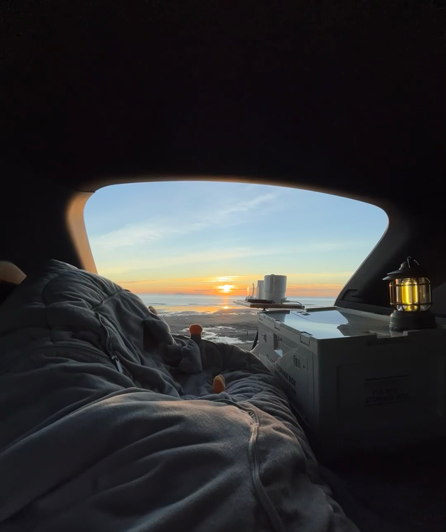 宋plus精致床营业了一直想着出去露营，没啥时间规划，一拖再拖，实在不行了后面