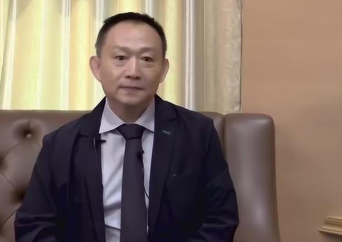 卢麒元8月21日发文，语重心长地表示，“国家绝不能有侥幸心理，绝不能将全家血汗收