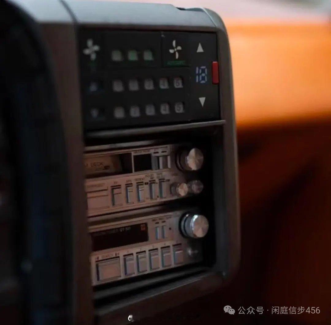 经典老车MX-5的鼻祖！1981年马自达概念车，方向盘内置电视1981年诞生的