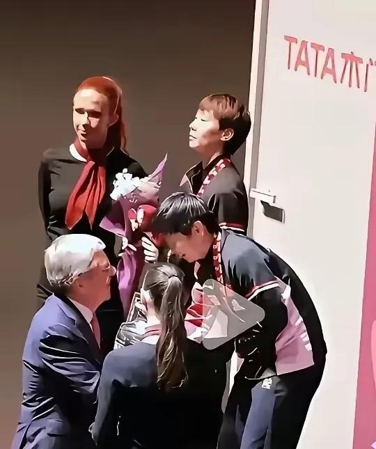 王曼昱心有不甘！为什么冠军是她不是我？我到底差在哪里？国际奥委会主席巴赫