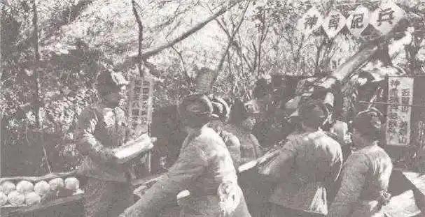 1951年，彭德怀得知周总理的女婿在朝鲜乱搞男女关系，怒拍桌子：“战士们流血牺牲