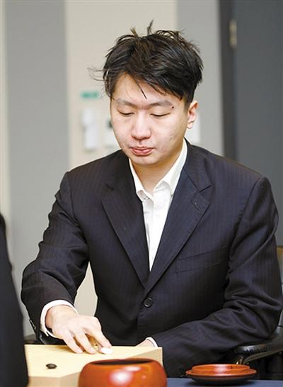 大胆预测一下今天中午烂柯杯三番棋决赛一战，前两盘党毅飞和申真諝是一比一，两盘棋两