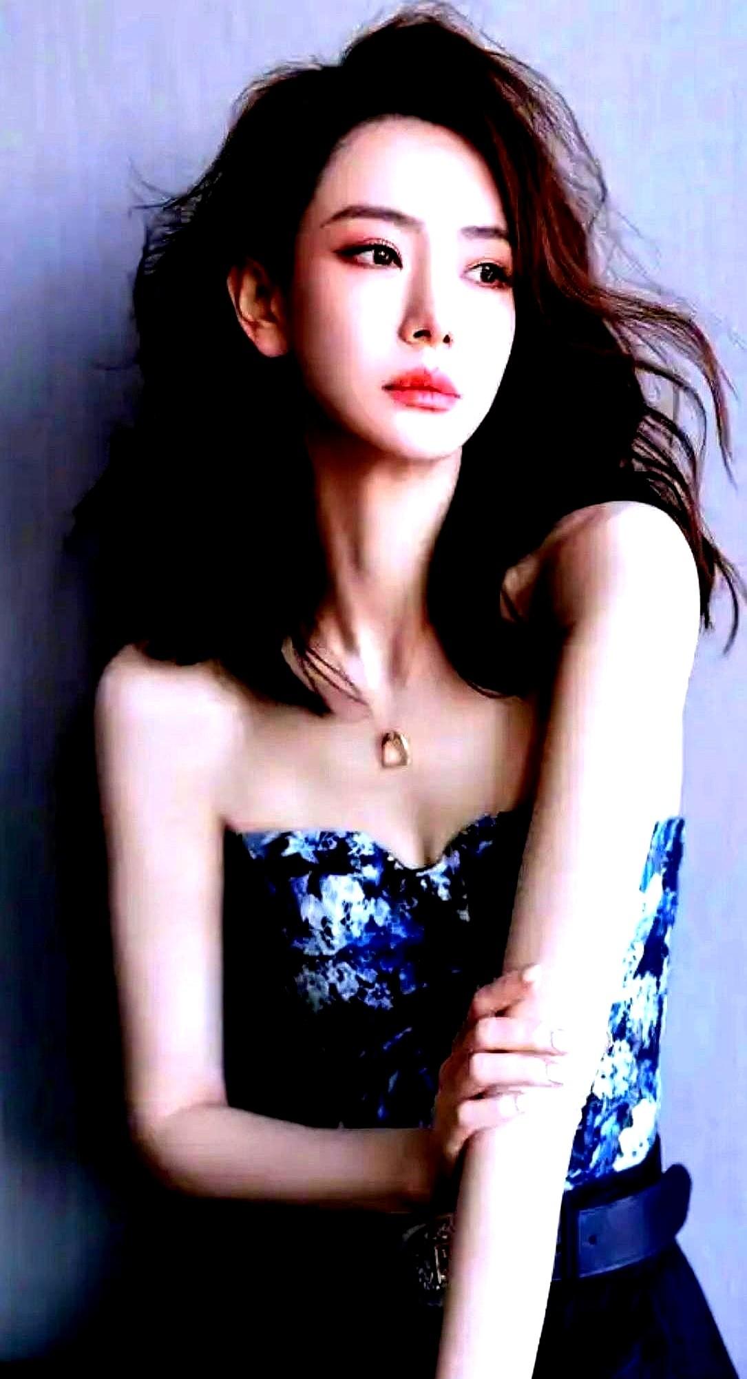 李承铉拿到五星卡了！可他当初第一眼见戚薇，竟觉得“不是我的菜”。一晃眼，七年