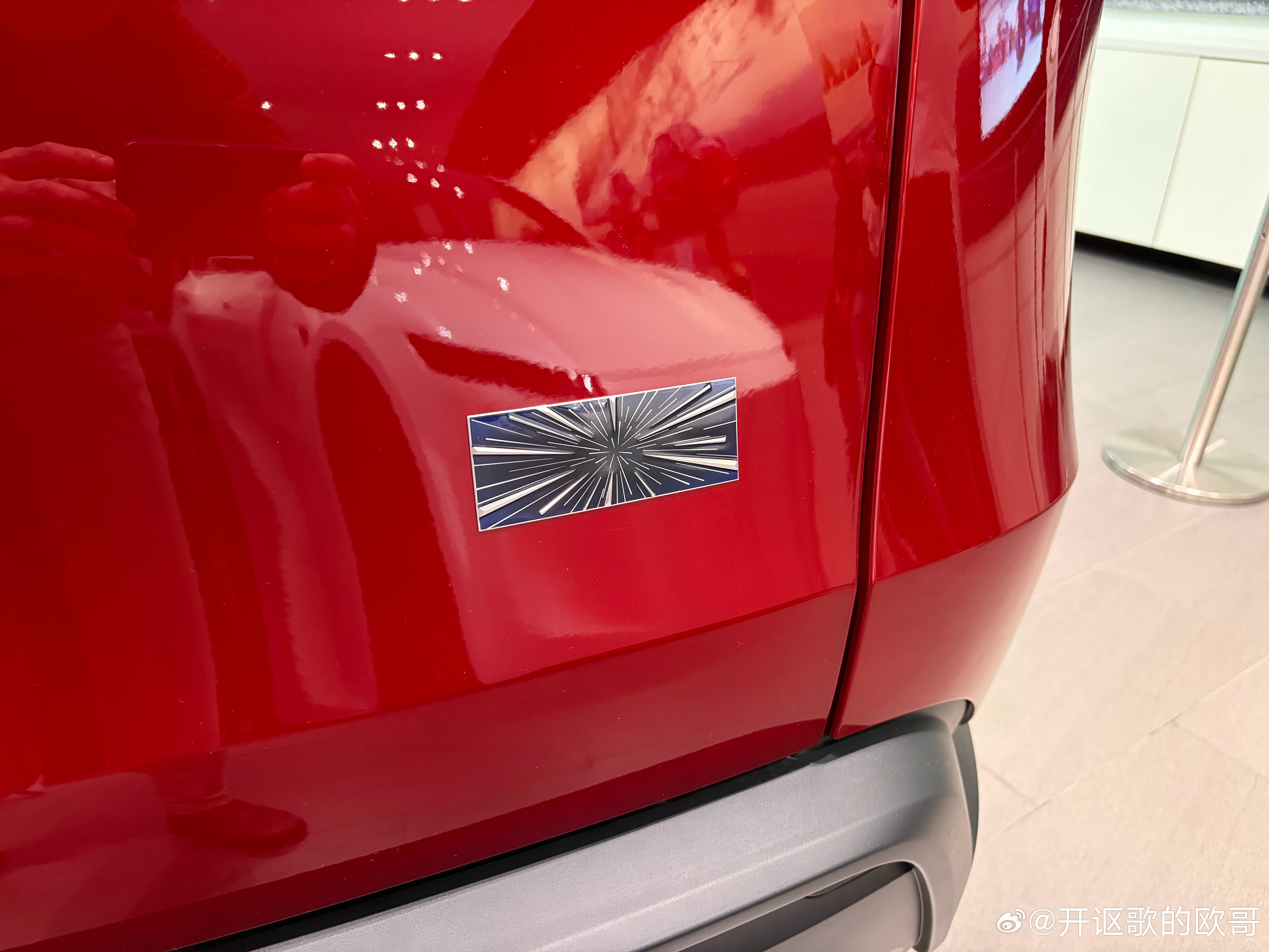 今天来聊聊全新的特斯拉ModelYPerformance，就简单说说驾驶感受