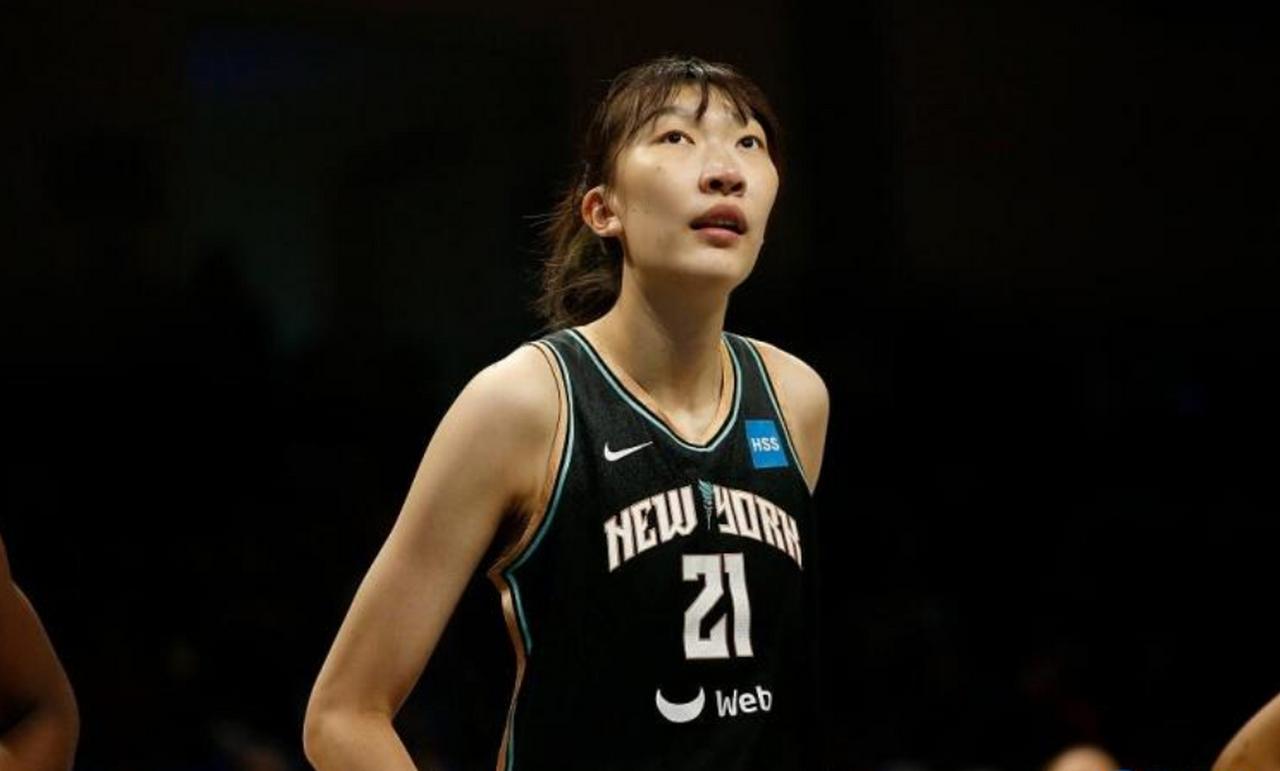 5月12日凌晨，WNBA常规赛第二轮，自由人98‑93加时胜神秘人。韩旭替补出场