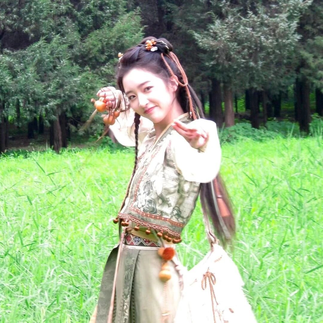 内娱女明星头像｜溢出屏幕的生命力｜邓恩熙