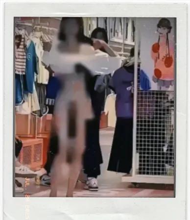 为了报复自己的男朋友，这个女子脱光了衣服，在街上裸奔！这姑娘咋想的呀？身体是自
