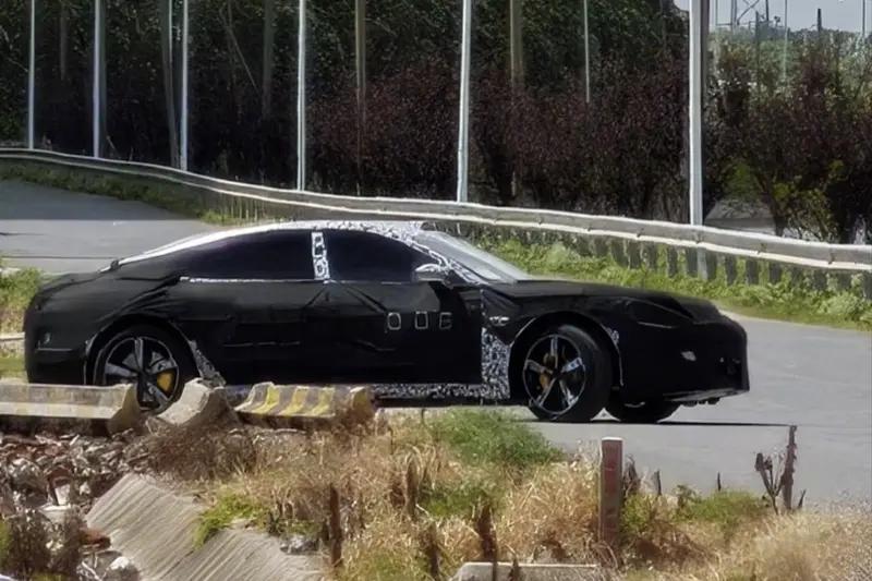 最近小米汽车2026年新车规划曝光据说要推出一款旗舰SUV—YU9，是一款增程