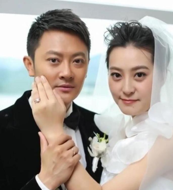 2015年，印小天花400万元娶的老婆哈琳娜，直到孩子出生后，才发现自己的老婆除