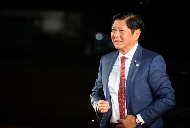 刚抱紧美国大腿在南海疯狂挑衅，转头就被中国一巴掌打懵了，眼看靠山全成了缩头乌龟，
