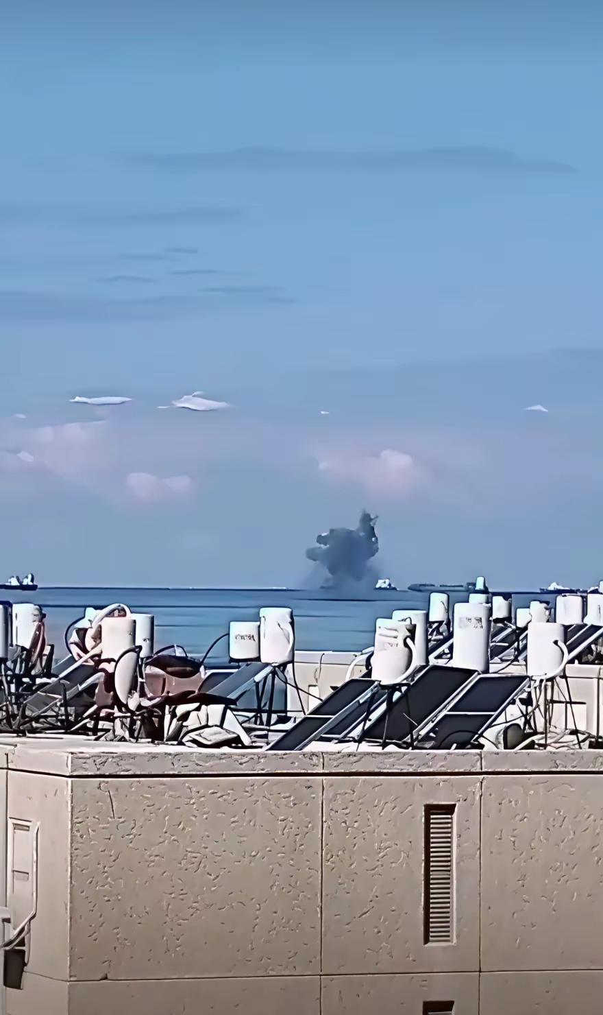 真炸了！伊朗导弹直扑海法港，美军舰当场重创，现场视频直接炸锅！伊朗伊斯兰革