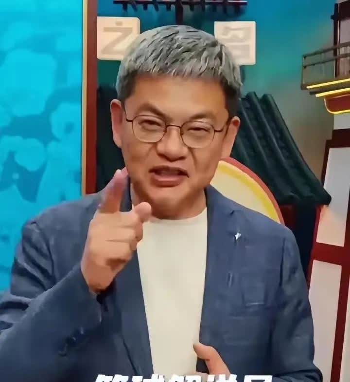 篮球圈内著名人士苏群，在中国男篮出征亚洲杯前曾表示，中国男篮应该派出二线队伍参加