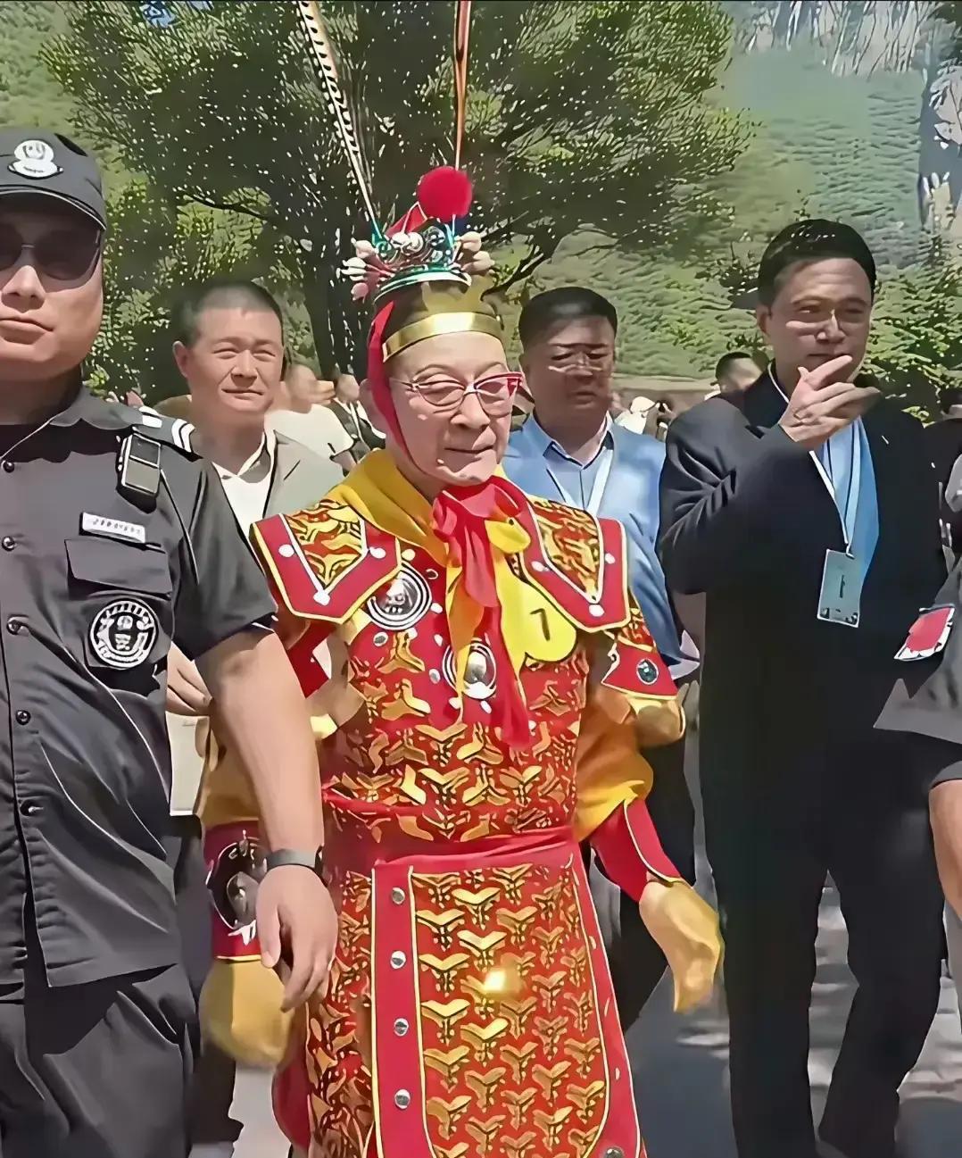 你以为六小龄童只靠一部《西游记》吃饭？错了。他靠“孙悟空”这个角色，赚了普通人几