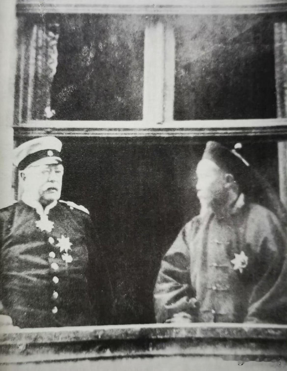 1896年6月，73岁的李鸿章在访问德国期间，专程前往汉堡附近的福里德里斯鲁庄园