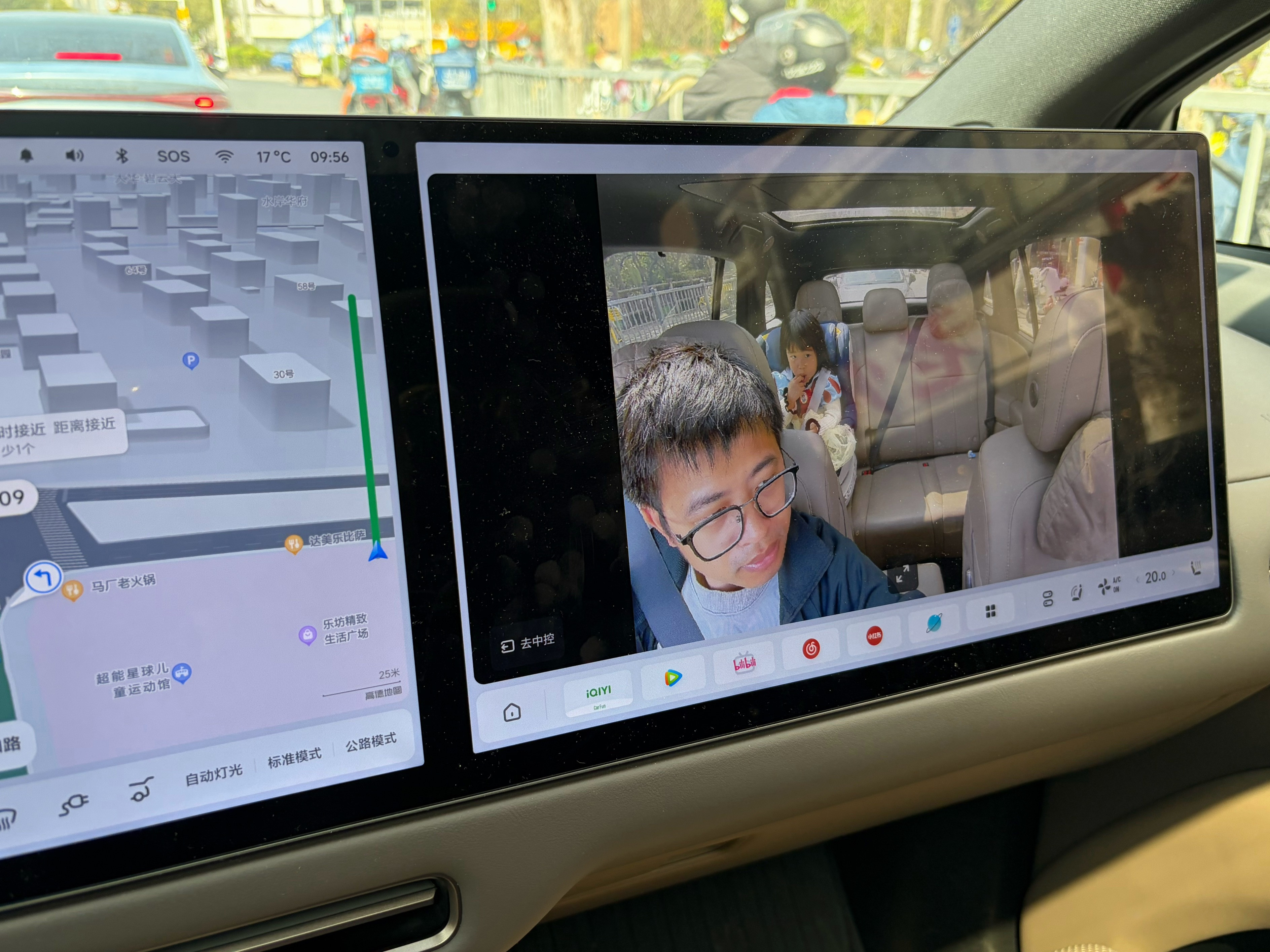奶爸独自带娃，这「舱内后视」的作用就体现出来了…讲真，我还是第一次用…今天家里领