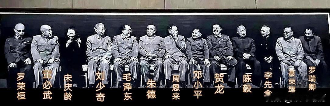 🍁1959年、一次会议的间隙，毛主席讲了一个笑话，逗得大家哄堂大笑。连一向端庄
